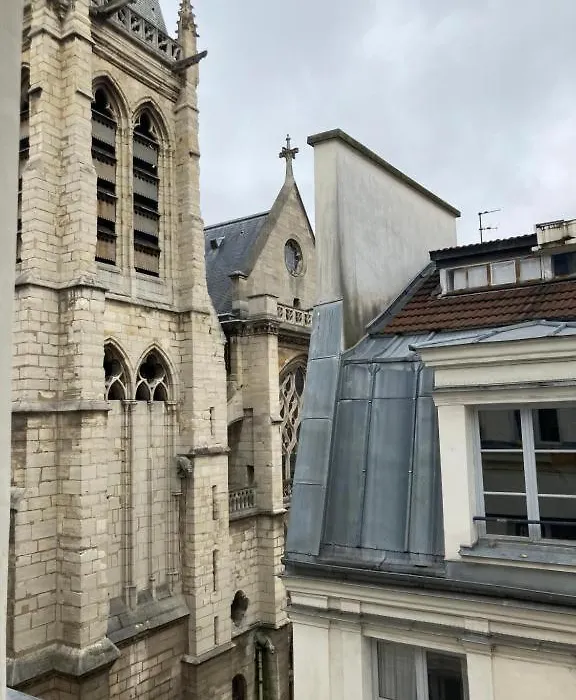 Studio Avec Vue Au Centre De Paris-1